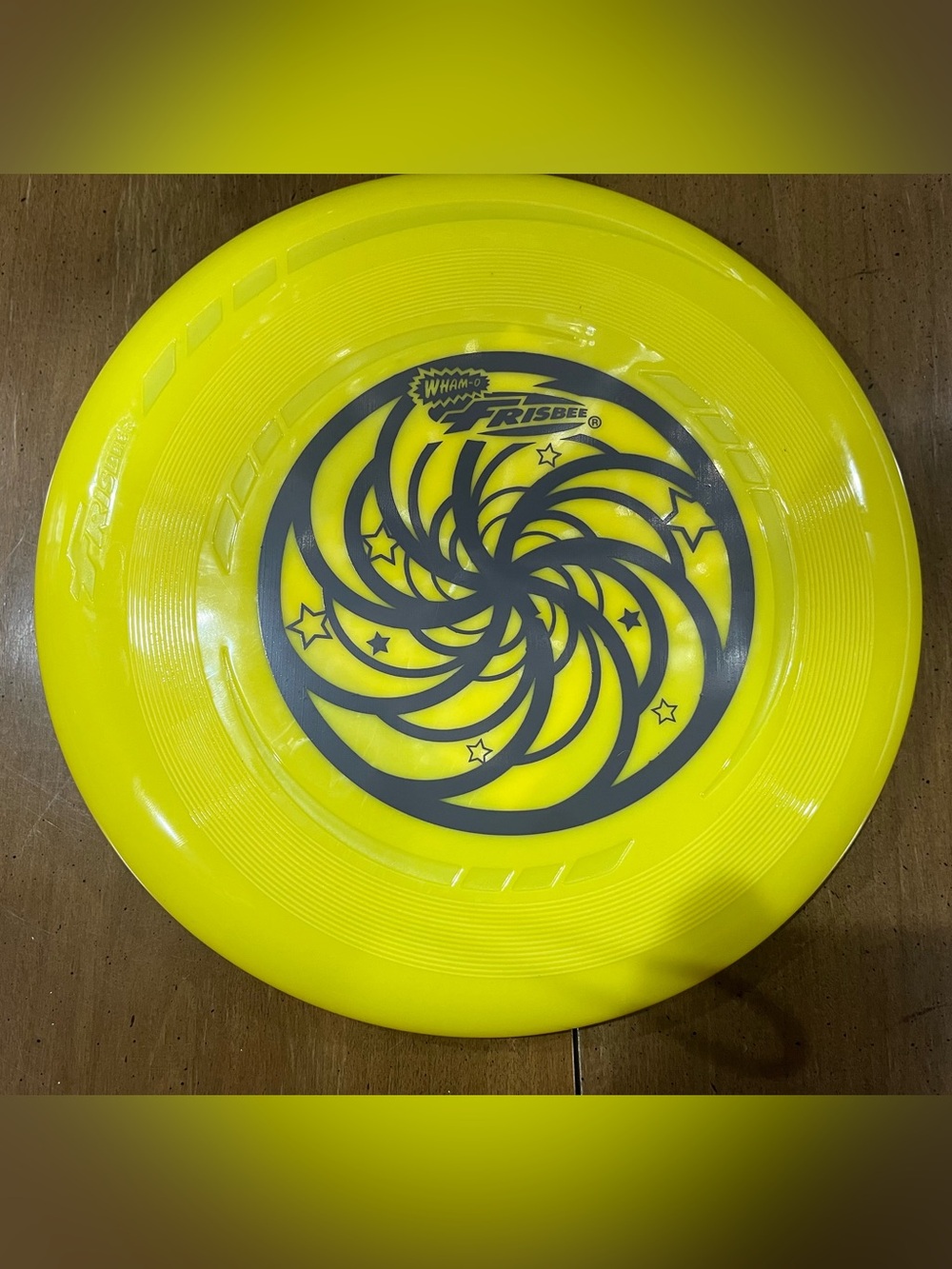 Bright Yellow Star Spiral Flying Disc New Frisbee - Outdoor Pet Play